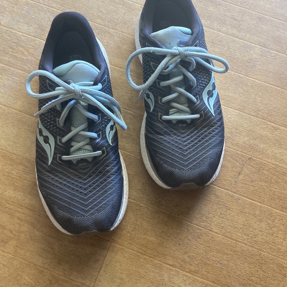 Womens Saucony Triumph 18 size 9.5 USA / 7.5 UK / 41 EUR